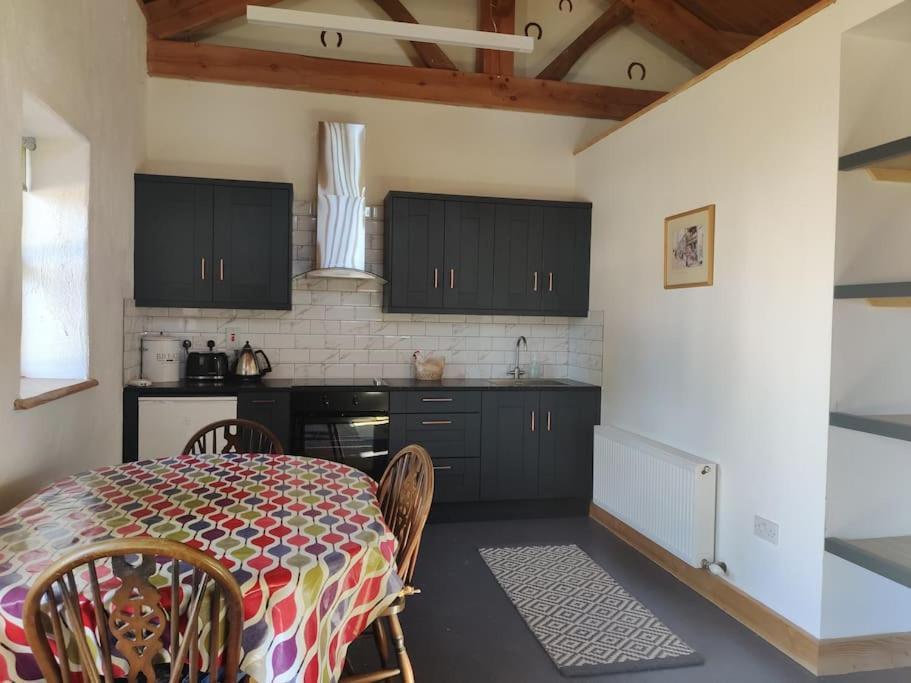 Kingsford Renovated Old Cottage Уэксфорд Экстерьер фото